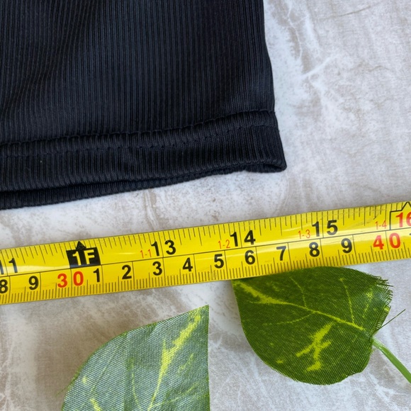 Kuromi Sanrio LARGE NWT Y2K Crop Top Tank Summer Embroidered Hello Kitty Black - Picture 10 of 10